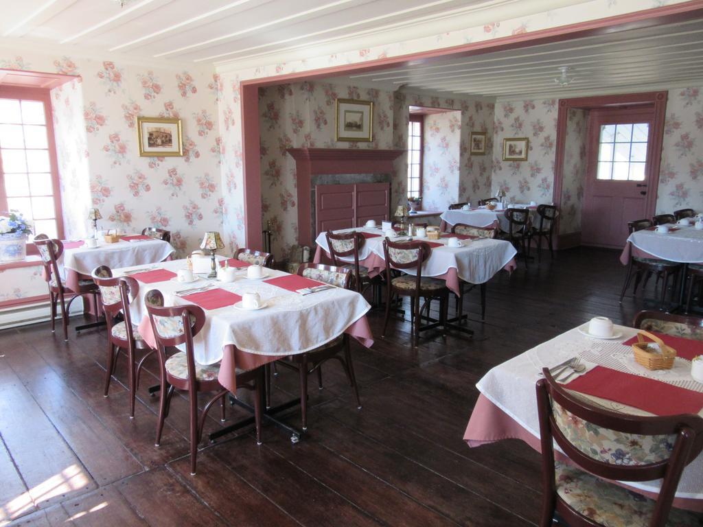 Auberge Du Manoir Dauth Sainte-Anne-de-la-Perade Bagian luar foto
