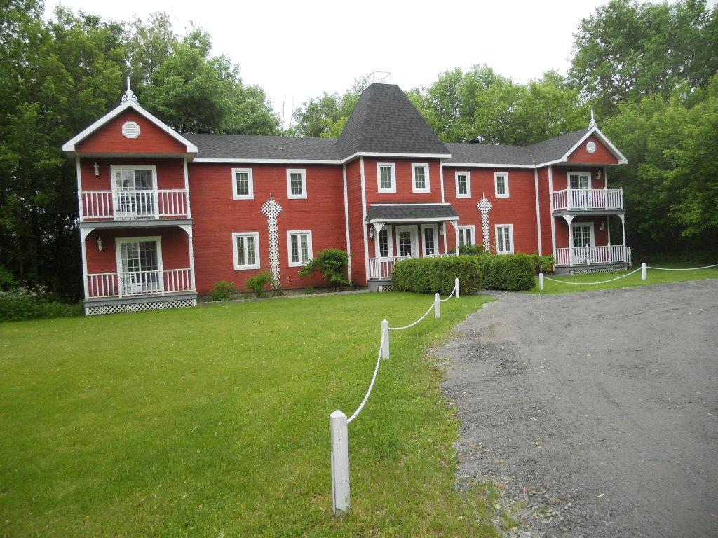 Auberge Du Manoir Dauth Sainte-Anne-de-la-Perade Bagian luar foto